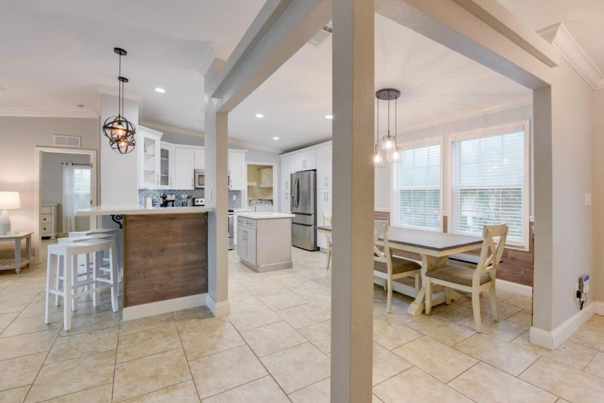 Loggerhead Lagoon - Modern Waterfront Home Pirates Cove Exterior photo